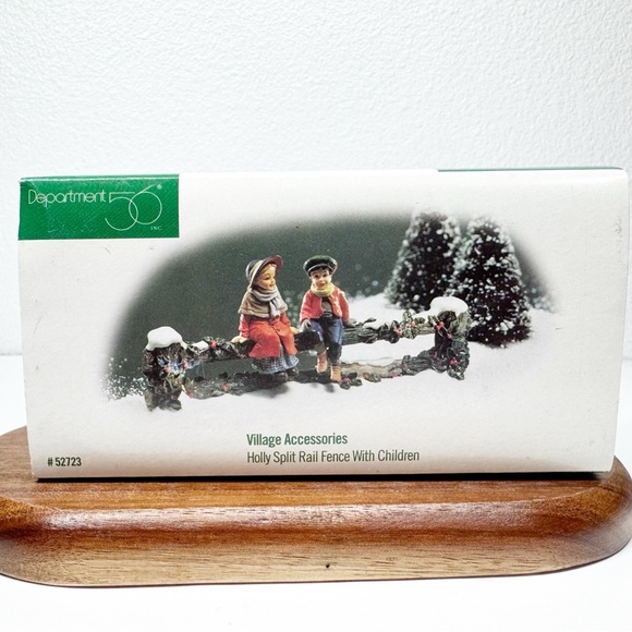 Vtg Retired Dept 56 Holly Split Rail Fence with Children Village Accessories - Picture 13 of 16